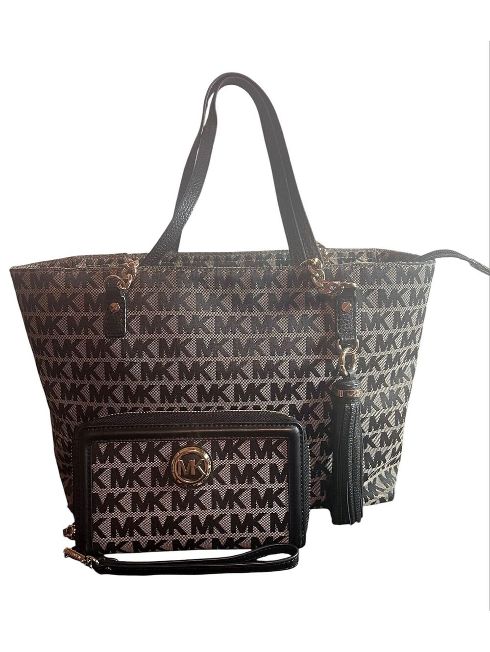 MK89. Michael Kors Jet Set East/West Tassel Chain Tote w/wallet